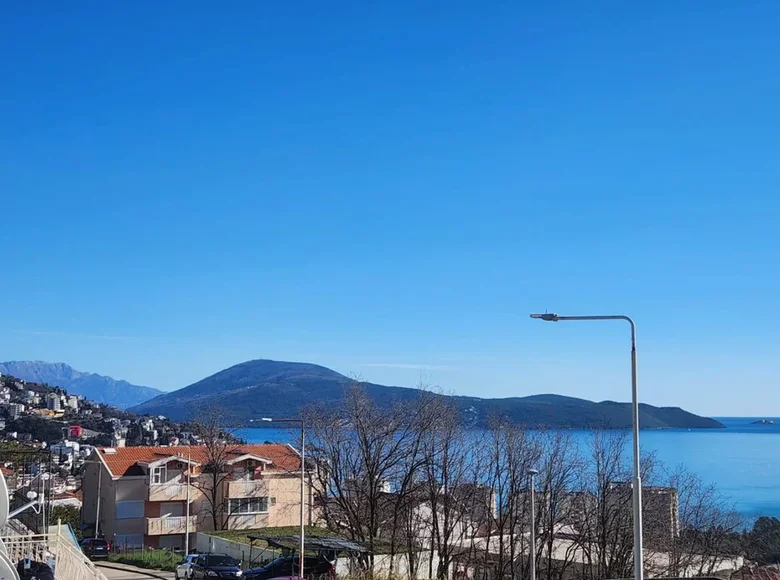 2 bedroom apartment 85 m² Igalo, Montenegro