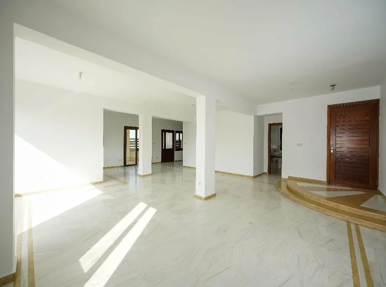 Mieszkanie 3 pokoi 197 m² Latsia, Cyprus