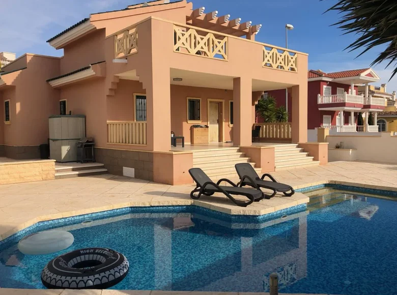 4 bedroom Villa 190 m² Urbanizacion Dona Pepa, Spain
