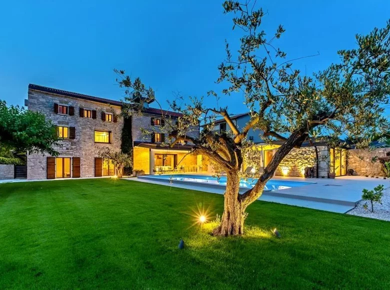 villa de 5 chambres 350 m² Brtonigla, Croatie