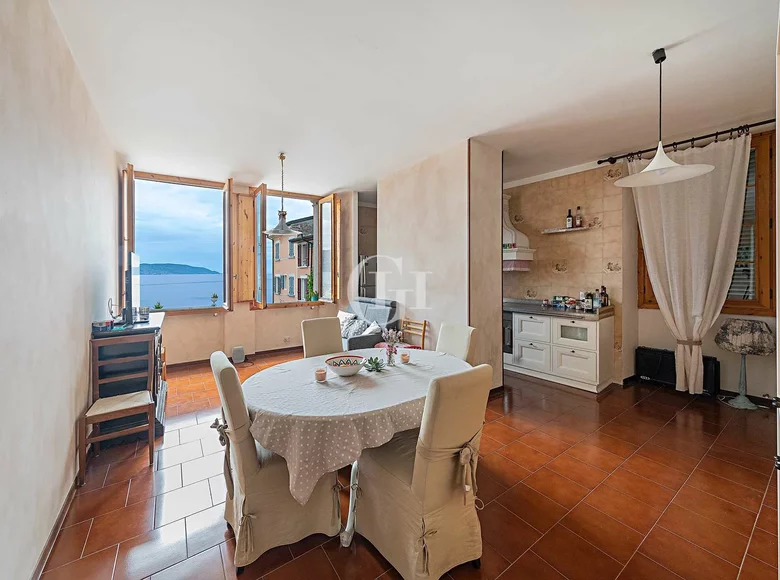 Mieszkanie 4 pokoi 120 m² Gargnano, Włochy