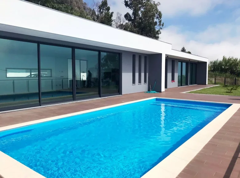 3 bedroom house 240 m² Oliveira do Douro, Portugal