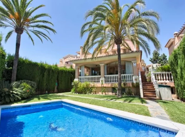 6 bedroom house 509 m² Marbella, Spain
