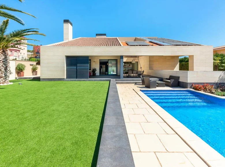6 bedroom villa 720 m² Alicante, Spain