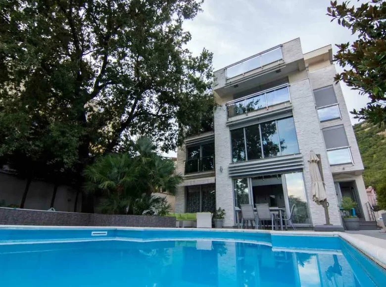 3 bedroom villa 298 m² Budva, Montenegro