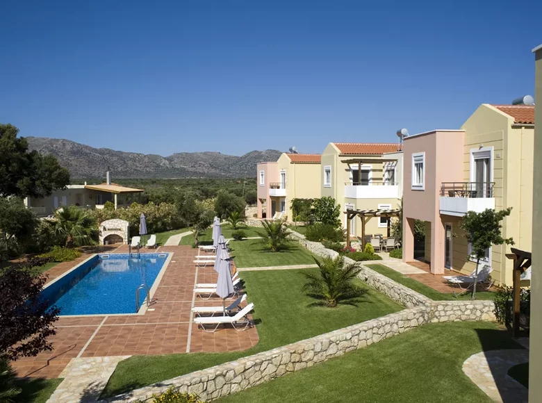 Hotel 466 m² in Kampani, Greece