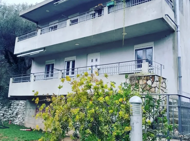3 bedroom house 196 m² Petrovac, Montenegro