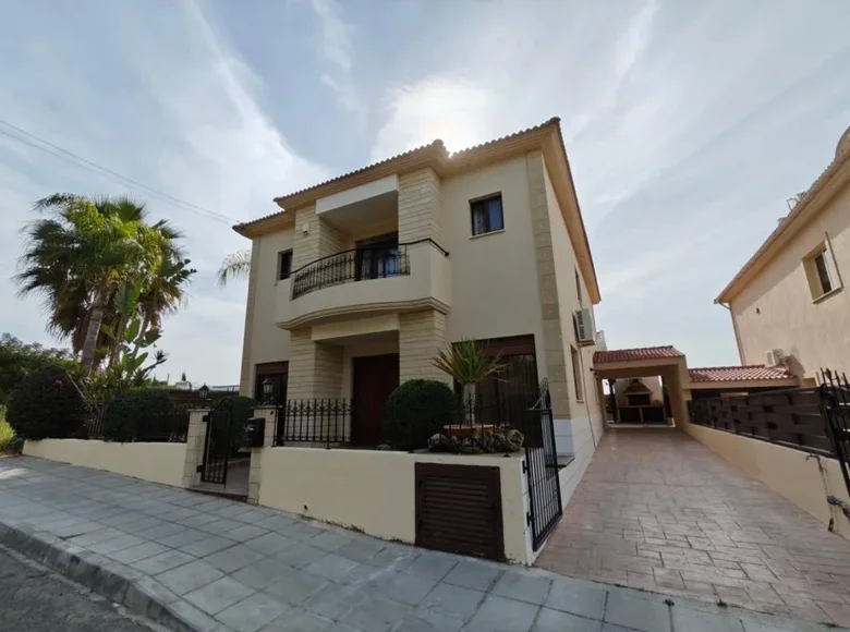 4 bedroom house 259 m² Pano Polemidia, Cyprus