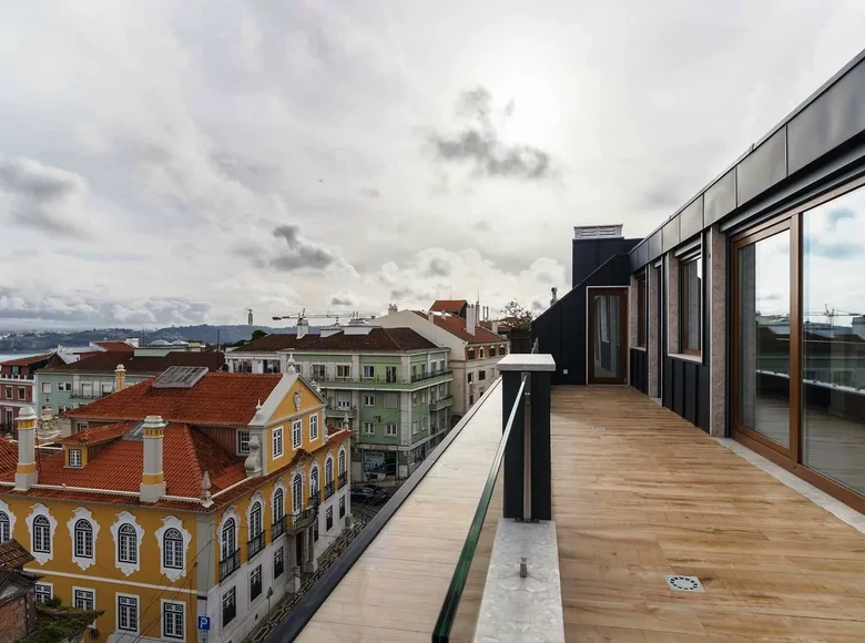 2 bedroom penthouse 120 m² Misericordia, Portugal