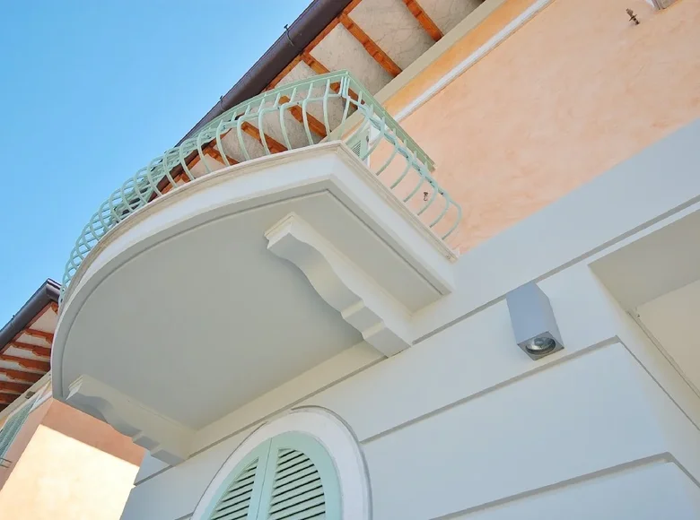 4 bedroom Villa  Marina di Pietrasanta, Italy