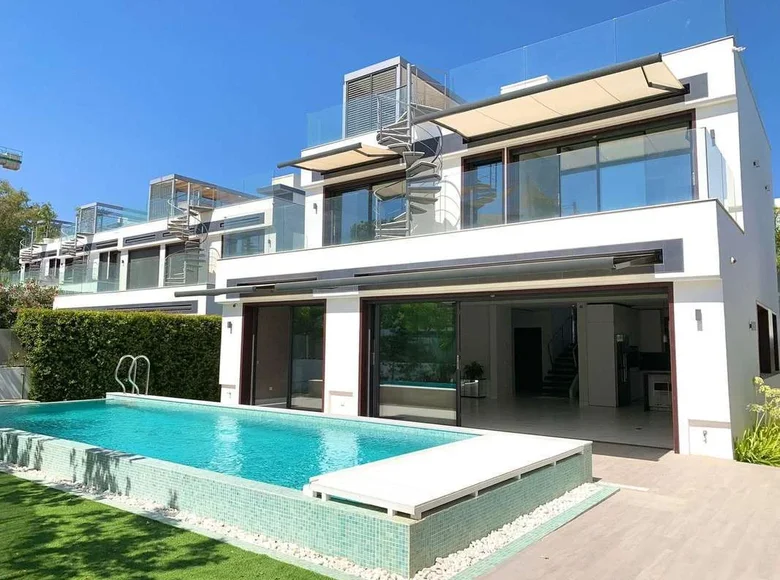 3-Schlafzimmer-Villa 614 m² Marbella, Spanien