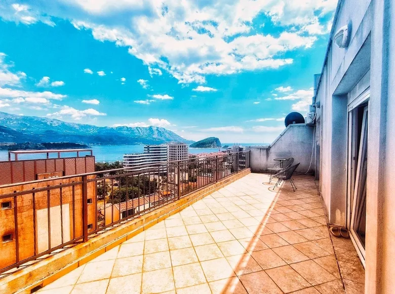 Mieszkanie 3 pokoi 107 m² Budva, Czarnogóra