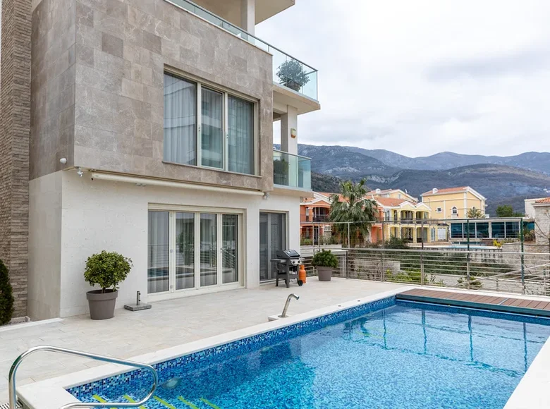 5 bedroom villa 400 m² Becici, Montenegro