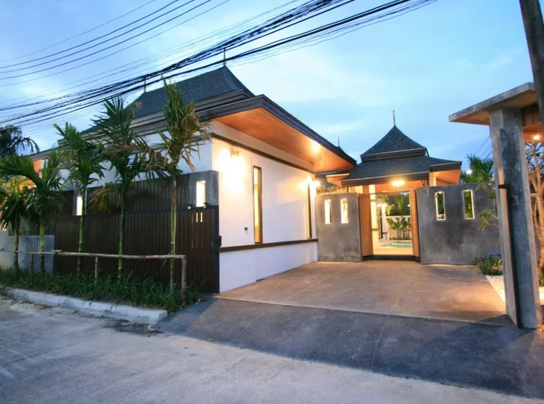 3-Schlafzimmer-Villa 285 m² Phuket, Thailand