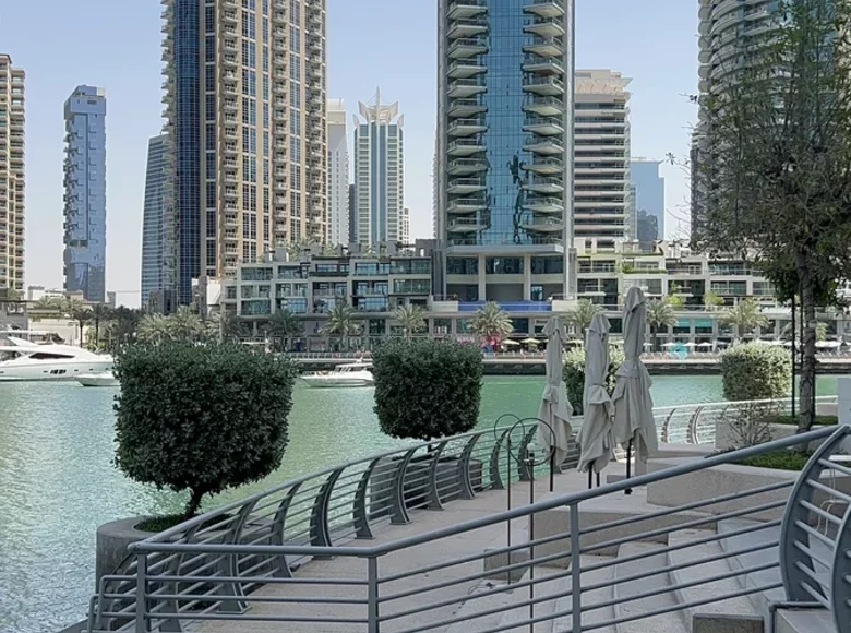 Propiedad comercial 153 m² en Dubái, Emiratos Árabes Unidos