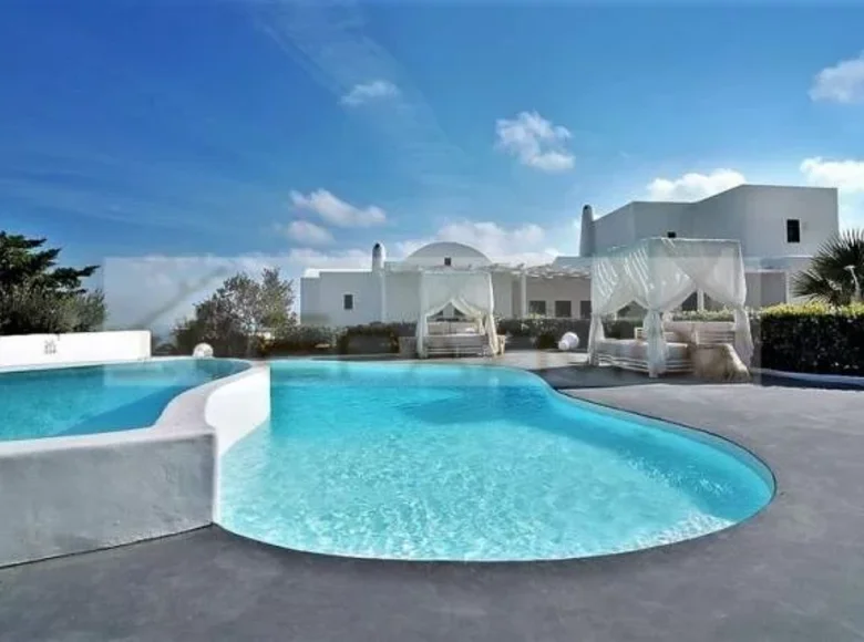 5 bedroom villa 320 m² Fira, Greece