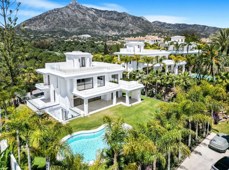 6-Schlafzimmer-Villa 647 m² Marbella, Spanien