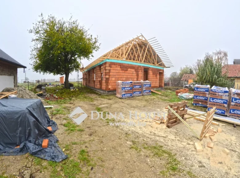 House 148 m² Ujhartyan, Hungary