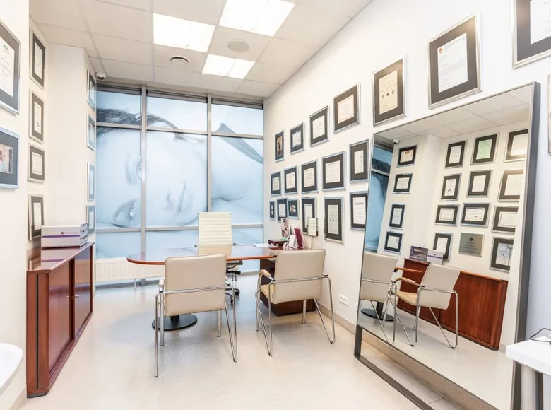 Commercial property 308 m² in Warsaw, Poland