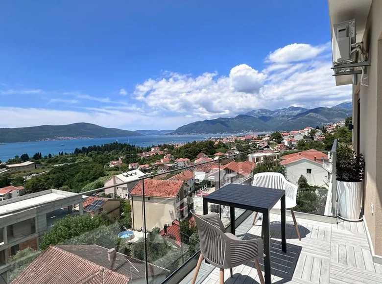 Attique 3 chambres 68 m² Tivat, Monténégro