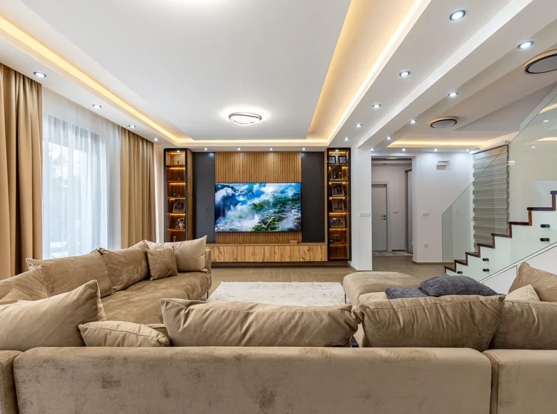 5 bedroom apartment 350 m² Bar, Montenegro