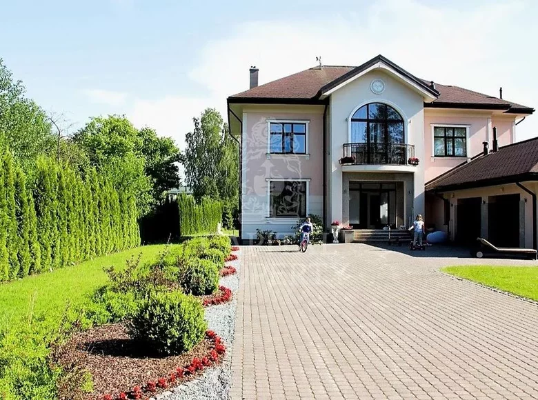 Dom 7 pokojów 600 m² Ryga, Łotwa