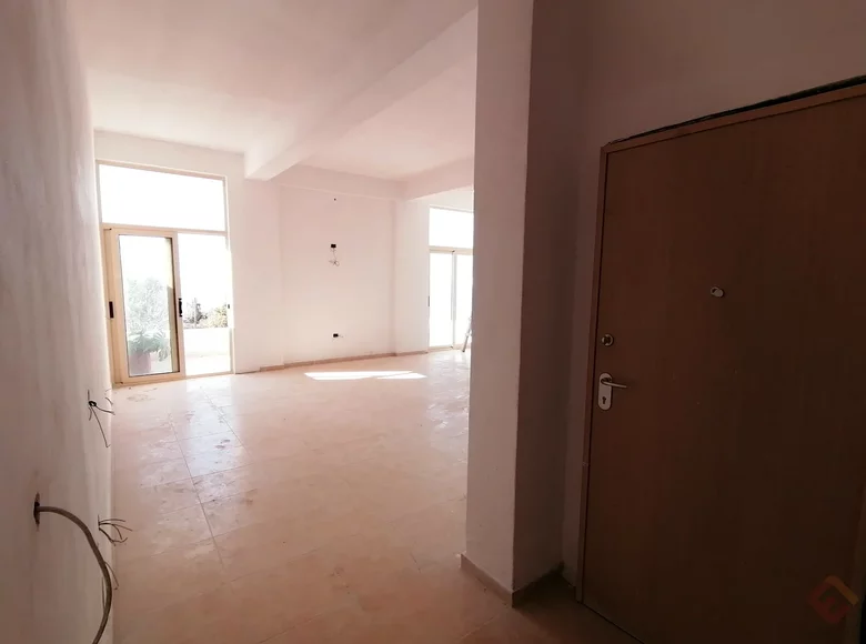 Квартира 1 комната 100 м² Влёра, Албания