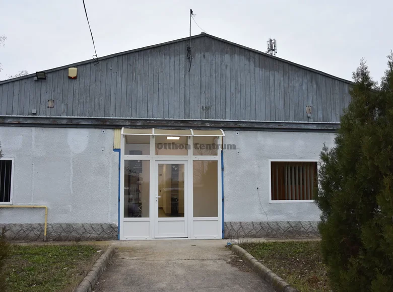 Commercial property 1 322 m² in Dunavarsany, Hungary