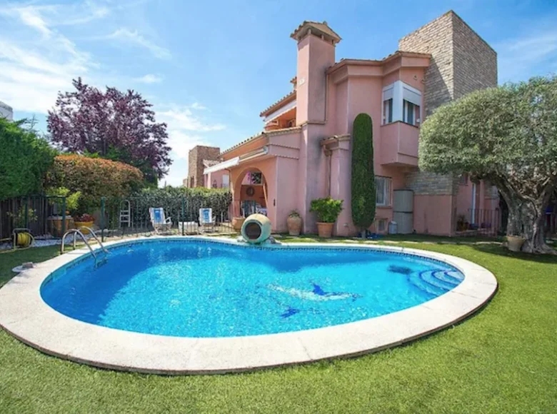 Townhouse 4 bedrooms 230 m² Costa Brava, Spain