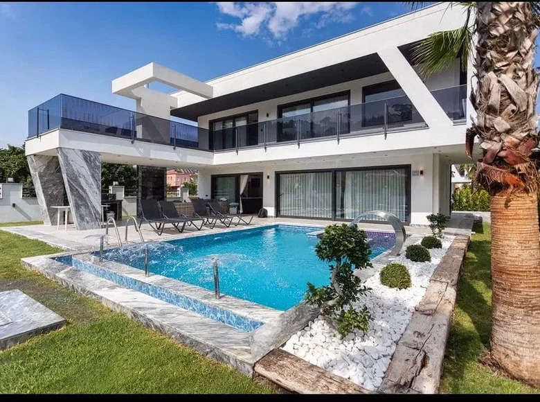 5-Schlafzimmer-Villa 200 m² Kemer, Türkei