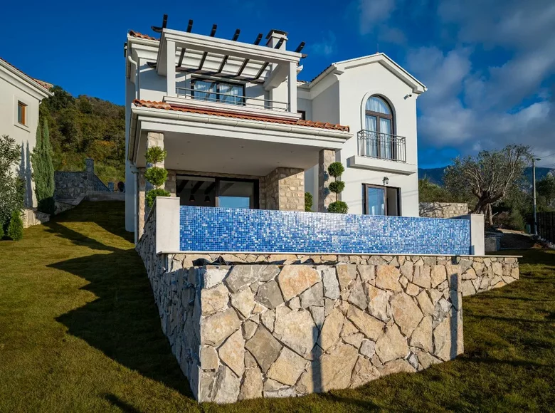 Villa de 2 habitaciones 175 m² Gradiosnica, Montenegro