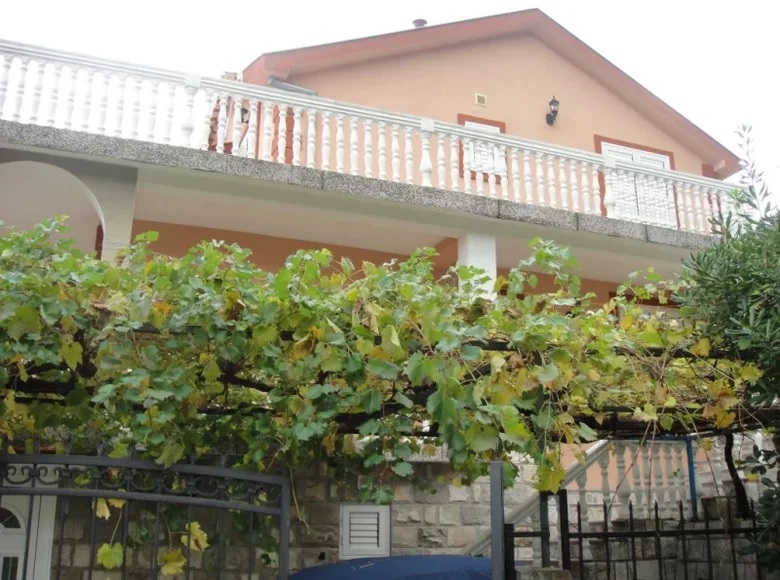 Haus 6 Schlafzimmer 300 m² Stoliv, Montenegro