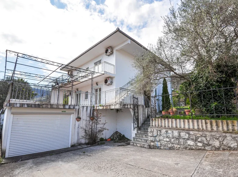 Villa de 4 habitaciones 181 m² Bijela, Montenegro