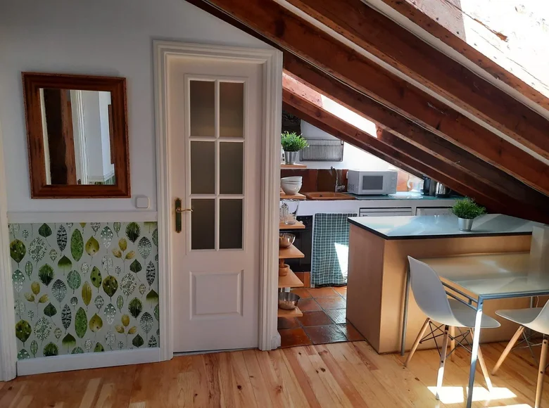 Mieszkanie 2 pokoi 68 m² Madryt, Hiszpania