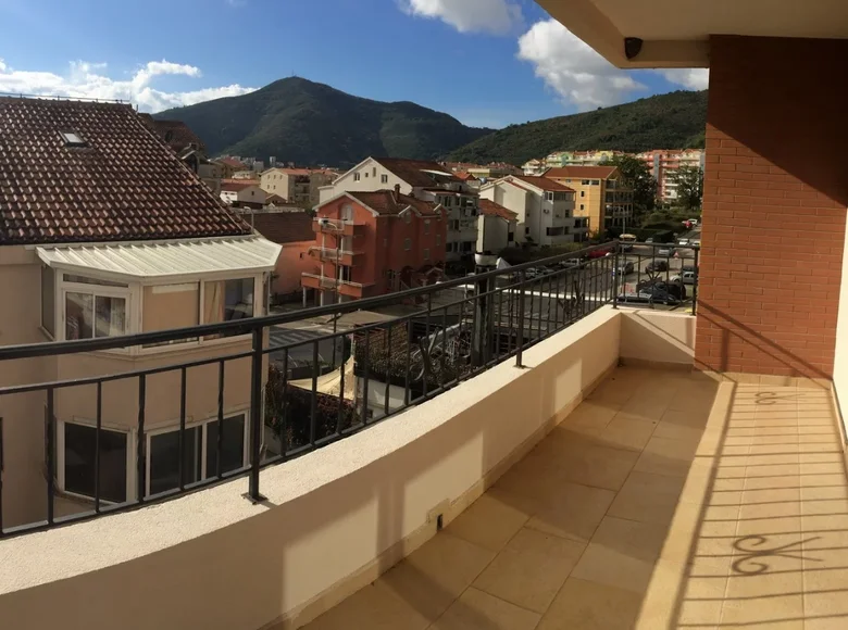 Mieszkanie 4 pokoi  Budva, Czarnogóra