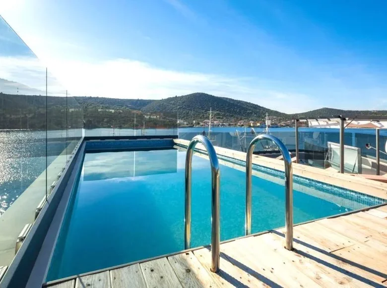 5 bedroom villa 330 m² Trogir, Croatia