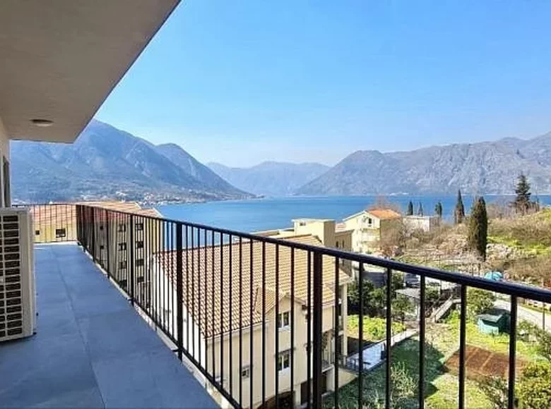 Wohnung 4 Zimmer 109 m² Dobrota, Montenegro