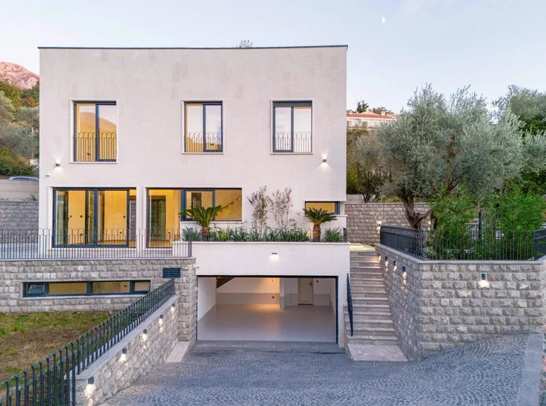3 bedroom villa 240 m² Kamenovo, Montenegro