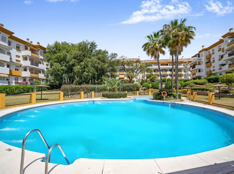 Mieszkanie 3 pokoi 120 m² Marbella, Hiszpania