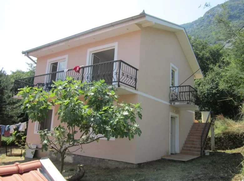 Casa 4 habitaciones 180 m² Kotor, Montenegro