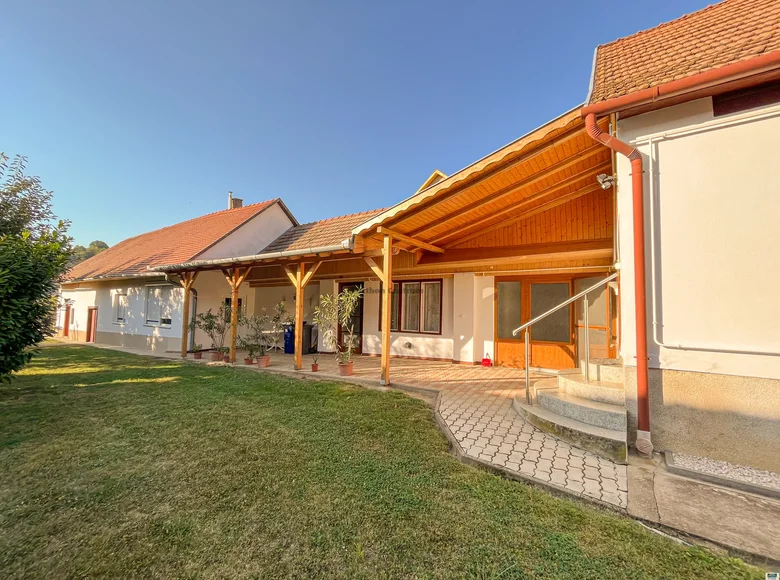 Haus 5 Zimmer 140 m² Nadasch, Ungarn