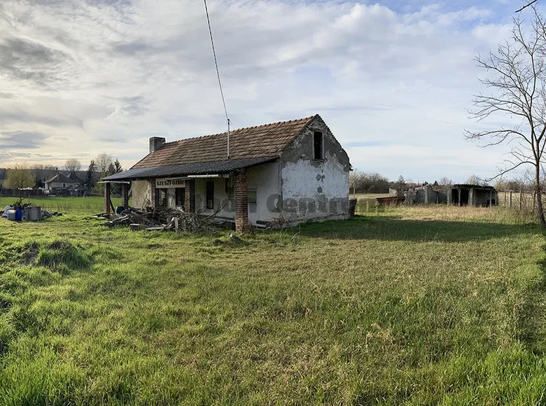 Land 1 412 m² Latrany, Hungary