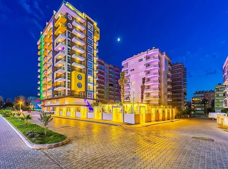 Квартира 2 комнаты 65 м² Махмутлар центр, Турция