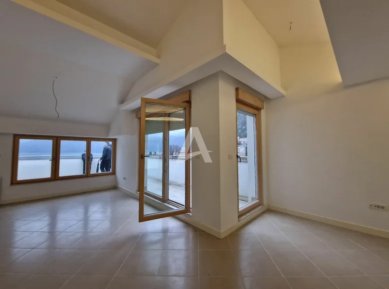 2 bedroom penthouse 120 m² Dobrota, Montenegro