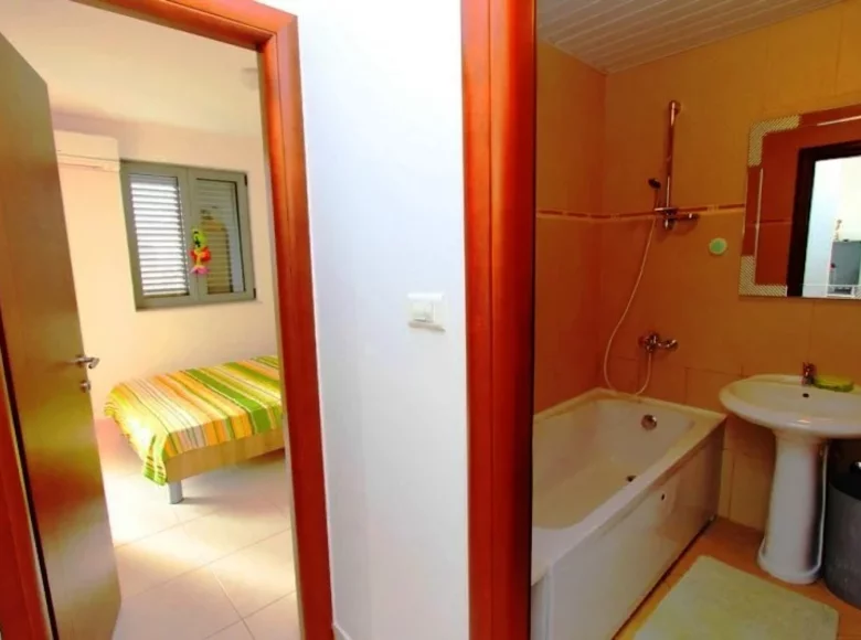 Квартира 2 спальни 56 м² Рафаиловичи, Черногория