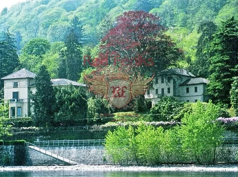 5 bedroom villa 1 580 m² Stresa, Italy