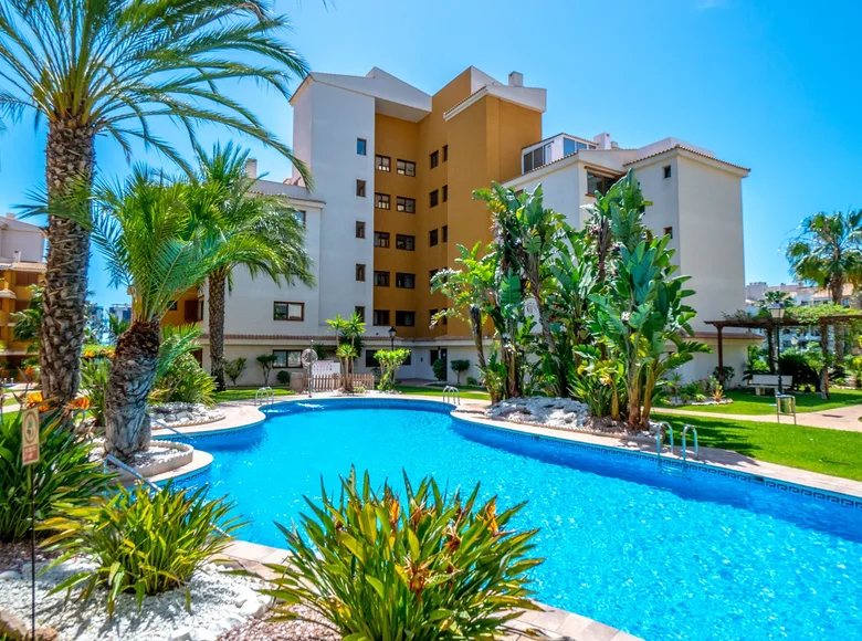 Mieszkanie 2 pokoi 86 m² Torrevieja, Hiszpania