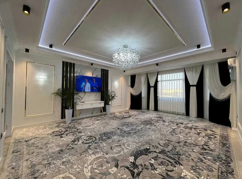 Kvartira 4 xonalar 140 m² Samarqandda