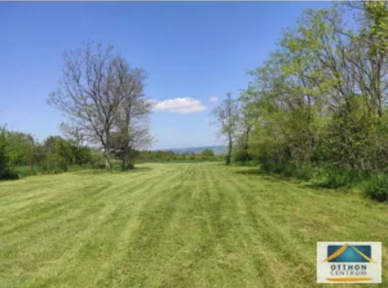 Land 4 063 m² Balatonbereny, Hungary