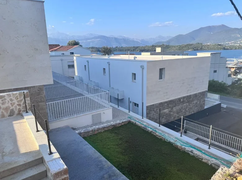 2 bedroom Villa 74 m² Tivat, Montenegro